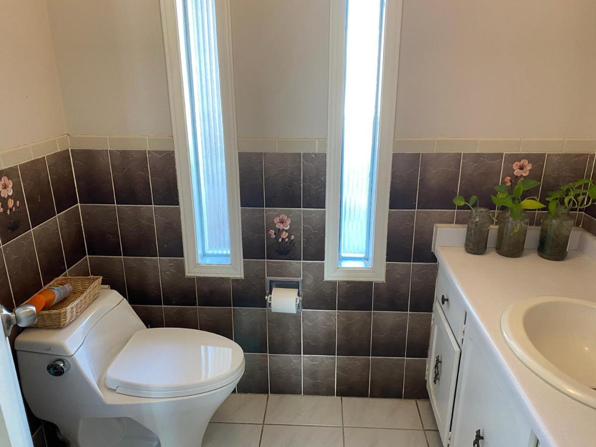 Comfort Rooms Near Toronto Airport Mississauga Extérieur photo